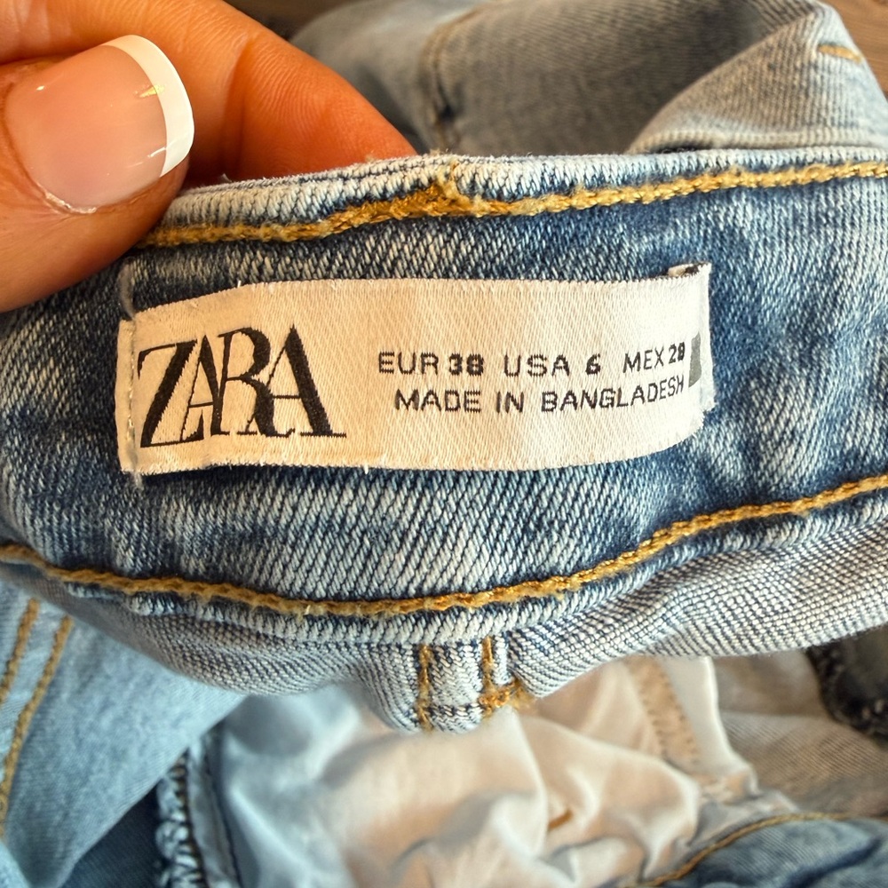 Zara Women’s Light Blue Jeans - Picture 3 of 3
